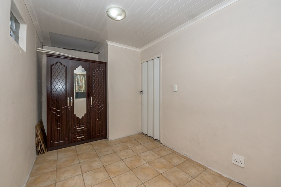 7 Bedroom Property for Sale in Lentegeur Western Cape